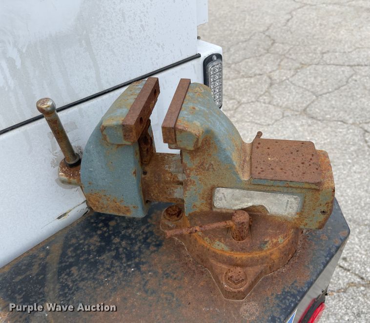 image for item JF9068 2013 Chevrolet Silverado 2500HD  utility bed pickup truck