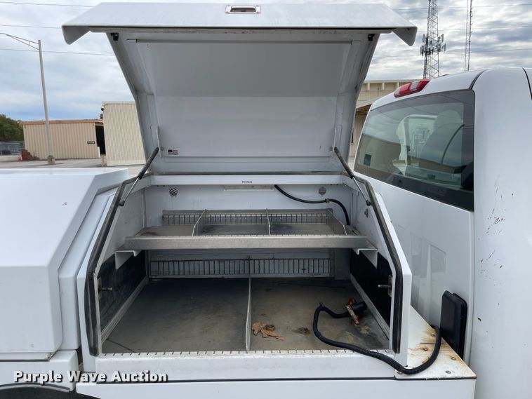 image for item JF9068 2013 Chevrolet Silverado 2500HD  utility bed pickup truck