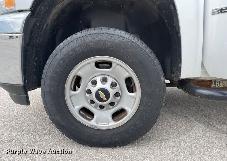 image for item JF9068 2013 Chevrolet Silverado 2500HD  utility bed pickup truck