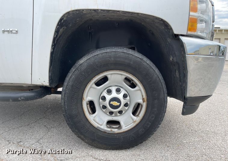 image for item JF9068 2013 Chevrolet Silverado 2500HD  utility bed pickup truck