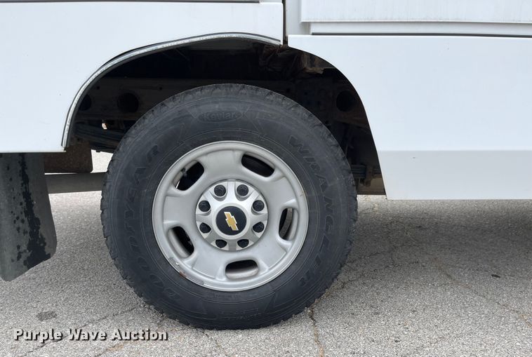 image for item JF9068 2013 Chevrolet Silverado 2500HD  utility bed pickup truck