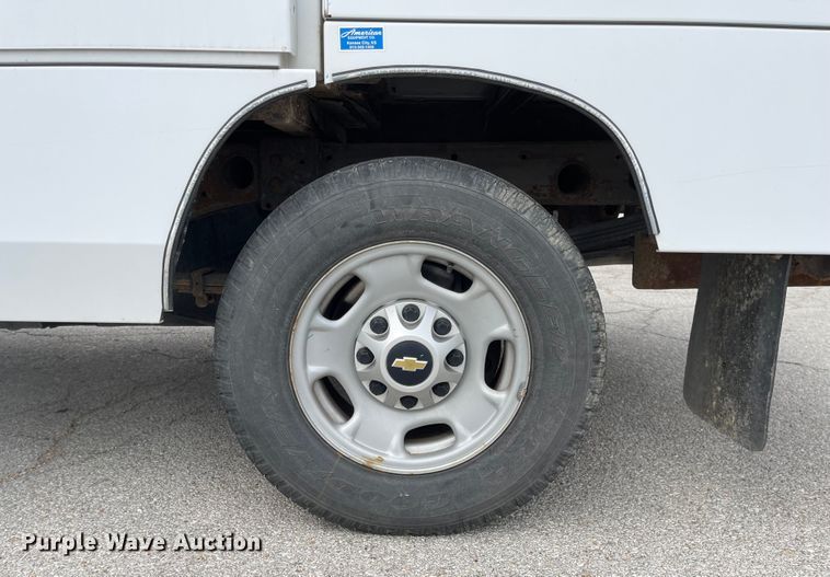 image for item JF9068 2013 Chevrolet Silverado 2500HD  utility bed pickup truck