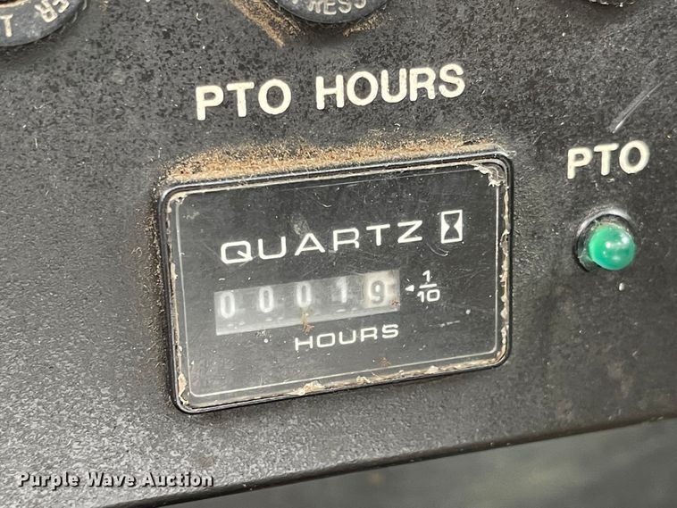 image for item JF9074 2004 International 4400  bucket truck