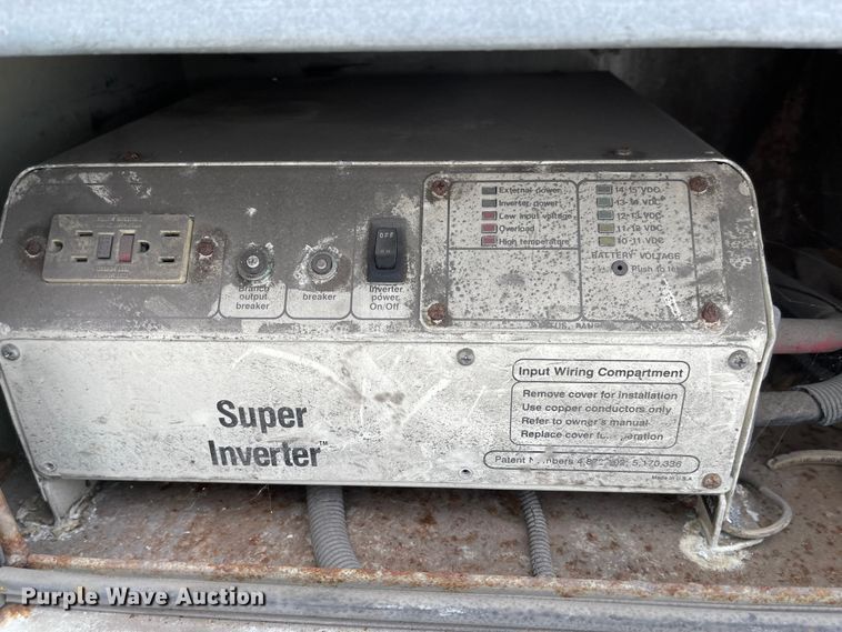 image for item JF9074 2004 International 4400  bucket truck