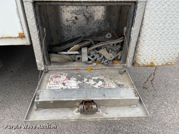 image for item JF9074 2004 International 4400  bucket truck