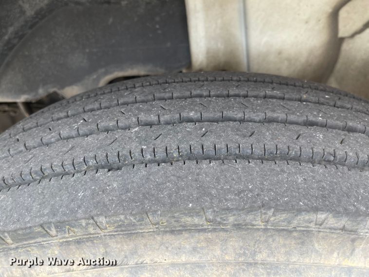 image for item JF9074 2004 International 4400  bucket truck