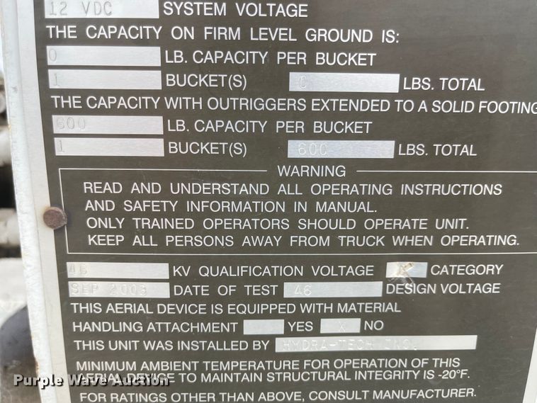 image for item JF9074 2004 International 4400  bucket truck