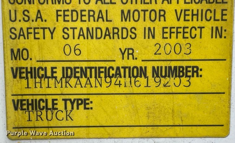 image for item JF9074 2004 International 4400  bucket truck