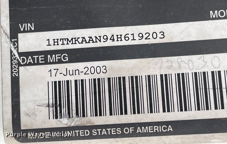 image for item JF9074 2004 International 4400  bucket truck