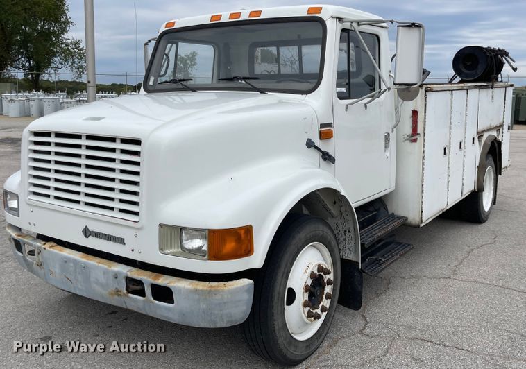 image for item JF9075 1996 International 4900  utility / service truck