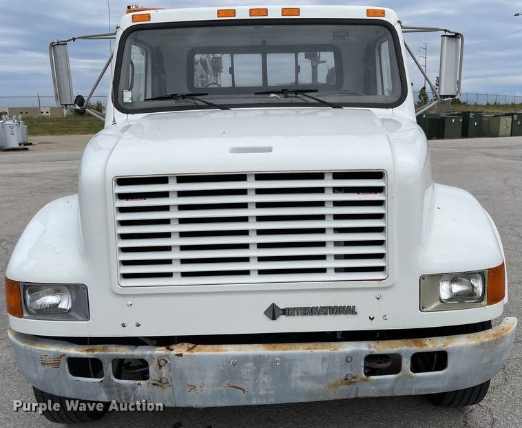 image for item JF9075 1996 International 4900  utility / service truck