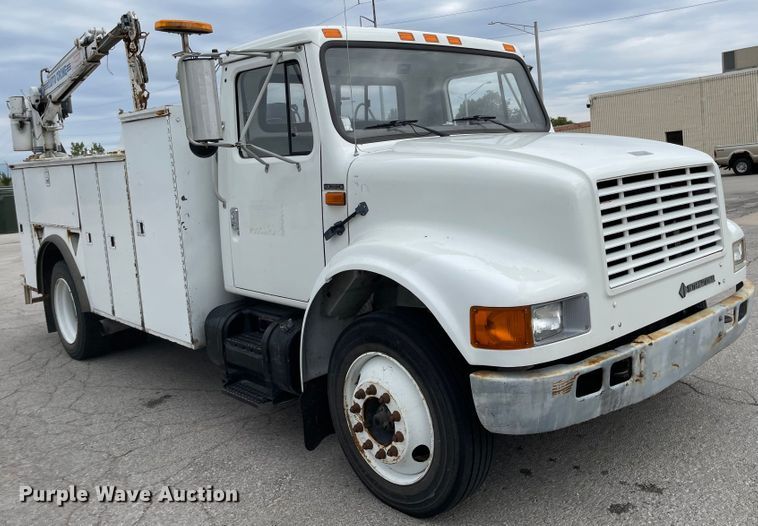 image for item JF9075 1996 International 4900  utility / service truck