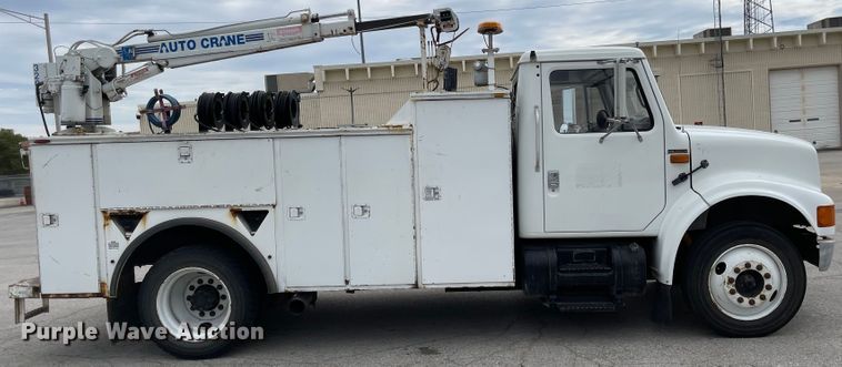 image for item JF9075 1996 International 4900  utility / service truck