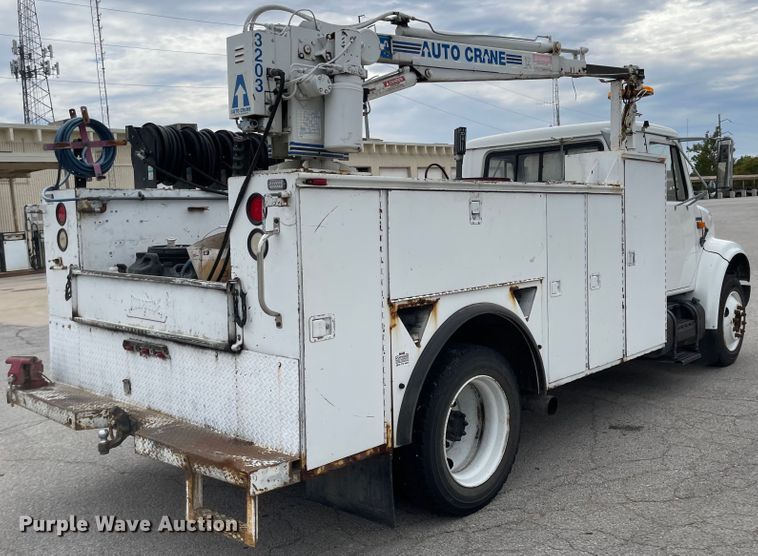 image for item JF9075 1996 International 4900  utility / service truck