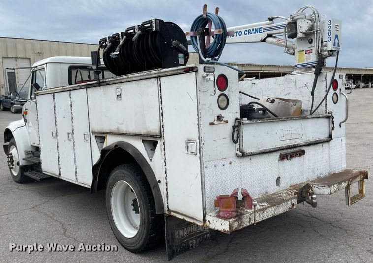 image for item JF9075 1996 International 4900  utility / service truck