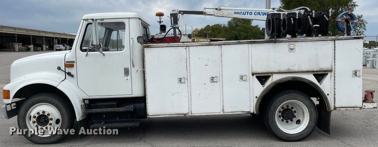image for item JF9075 1996 International 4900  utility / service truck