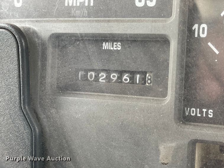 image for item JF9075 1996 International 4900  utility / service truck