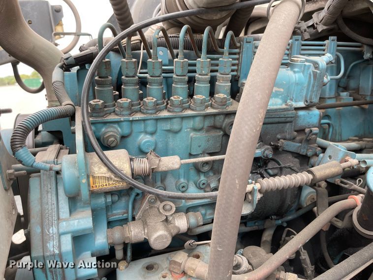 image for item JF9075 1996 International 4900  utility / service truck