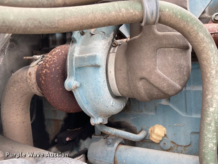 image for item JF9075 1996 International 4900  utility / service truck