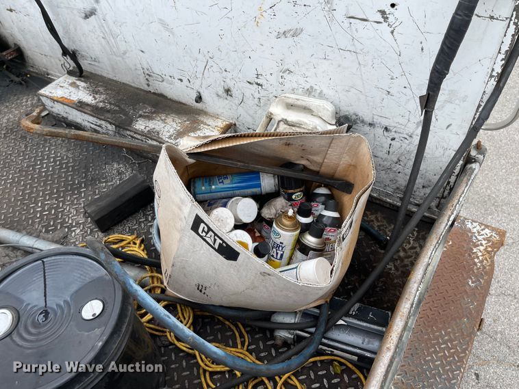 image for item JF9075 1996 International 4900  utility / service truck