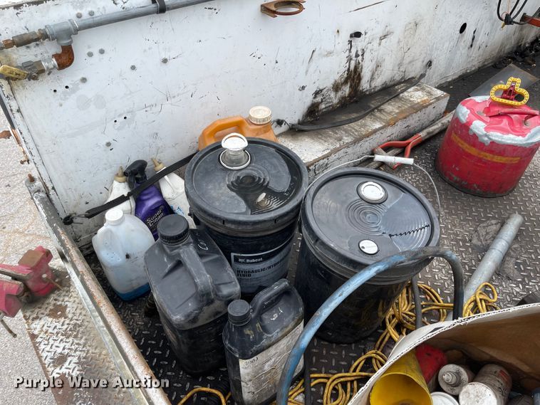 image for item JF9075 1996 International 4900  utility / service truck