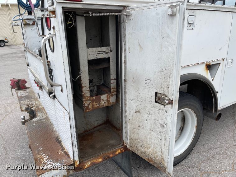 image for item JF9075 1996 International 4900  utility / service truck