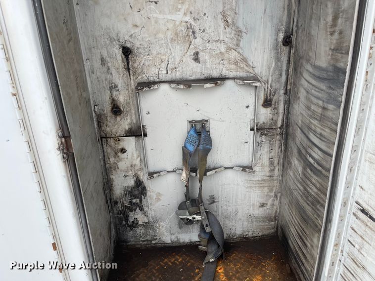 image for item JF9075 1996 International 4900  utility / service truck