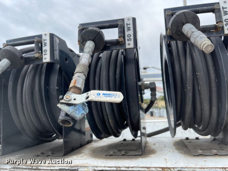 image for item JF9075 1996 International 4900  utility / service truck