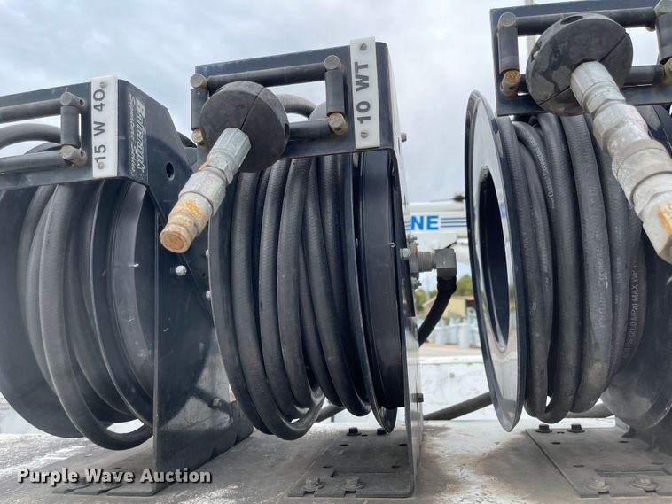 image for item JF9075 1996 International 4900  utility / service truck