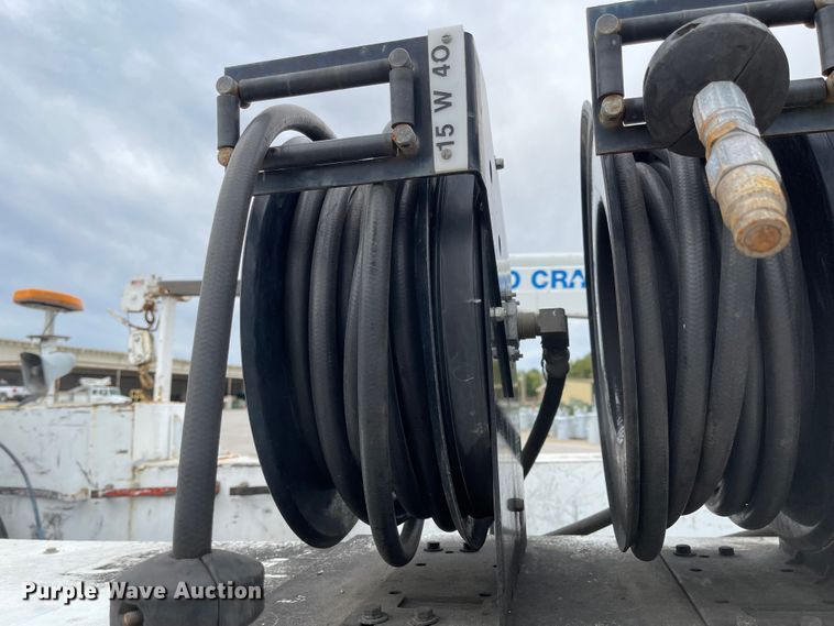 image for item JF9075 1996 International 4900  utility / service truck