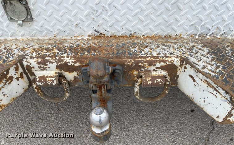 image for item JF9075 1996 International 4900  utility / service truck