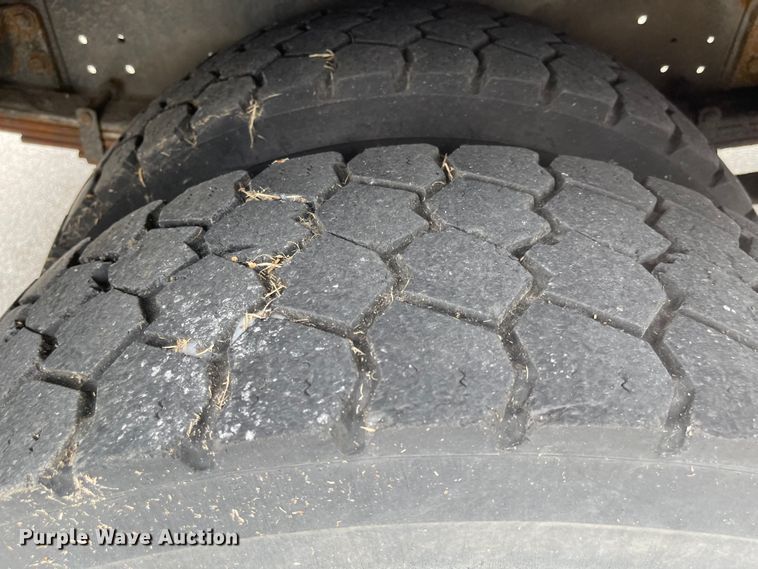 image for item JF9075 1996 International 4900  utility / service truck