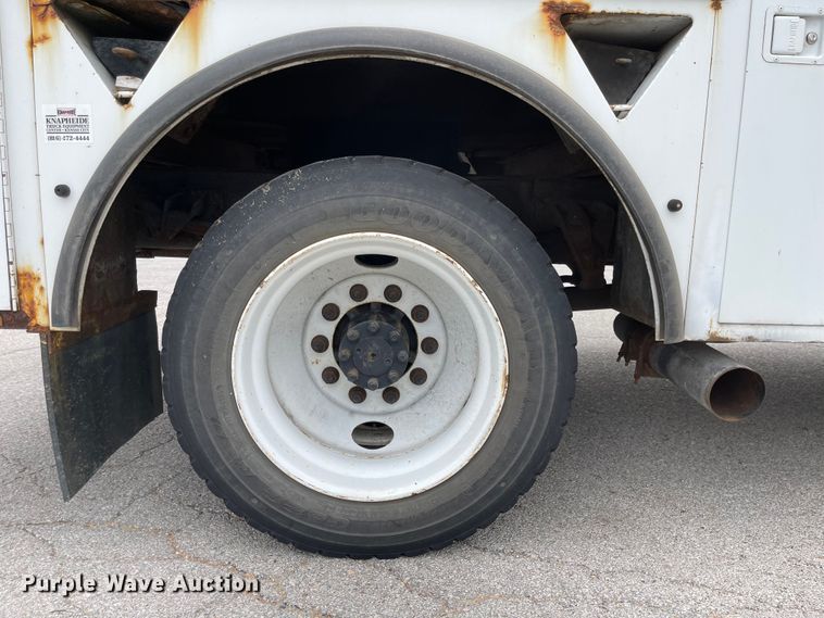 image for item JF9075 1996 International 4900  utility / service truck