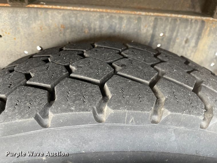 image for item JF9075 1996 International 4900  utility / service truck