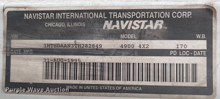 image for item JF9075 1996 International 4900  utility / service truck