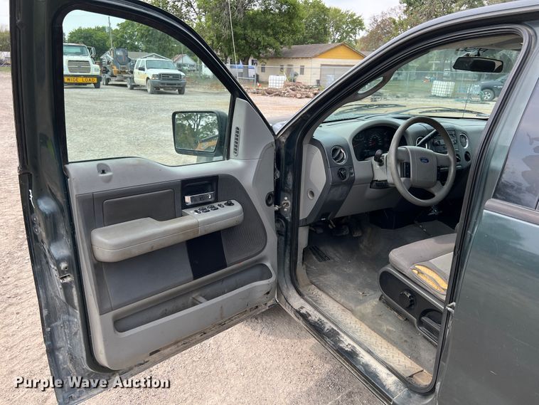 image for item JX9272 2004 Ford F150  SuperCrew pickup truck