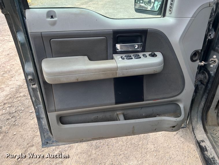 image for item JX9272 2004 Ford F150  SuperCrew pickup truck