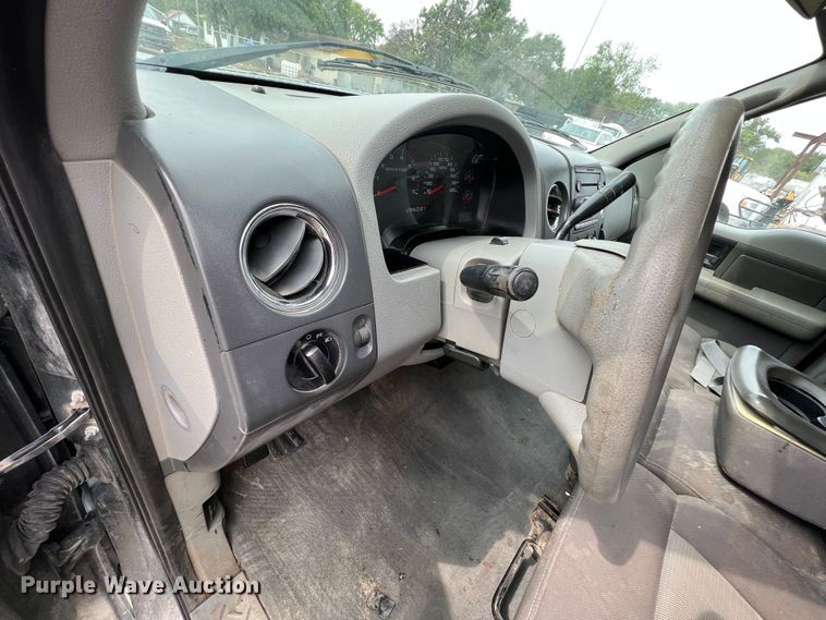 image for item JX9272 2004 Ford F150  SuperCrew pickup truck