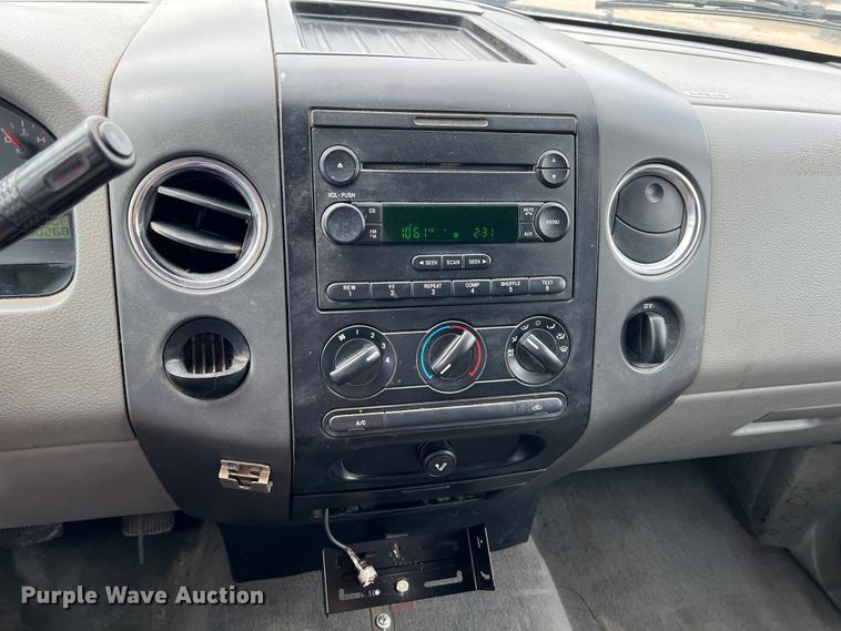 image for item JX9272 2004 Ford F150  SuperCrew pickup truck