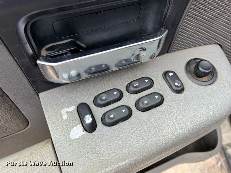 image for item JX9272 2004 Ford F150  SuperCrew pickup truck