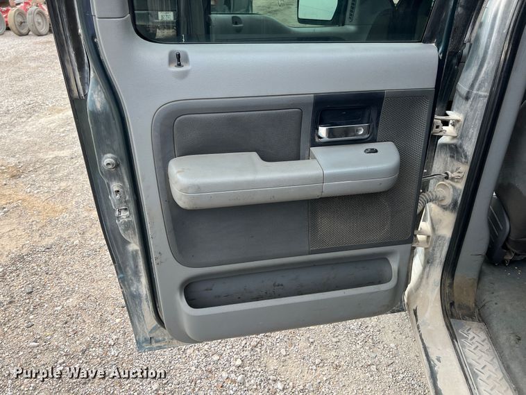 image for item JX9272 2004 Ford F150  SuperCrew pickup truck