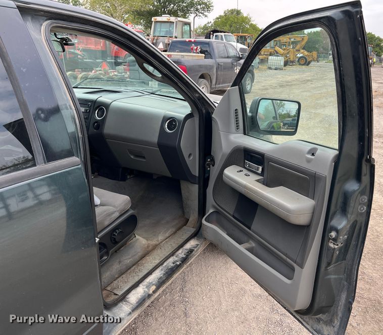 image for item JX9272 2004 Ford F150  SuperCrew pickup truck