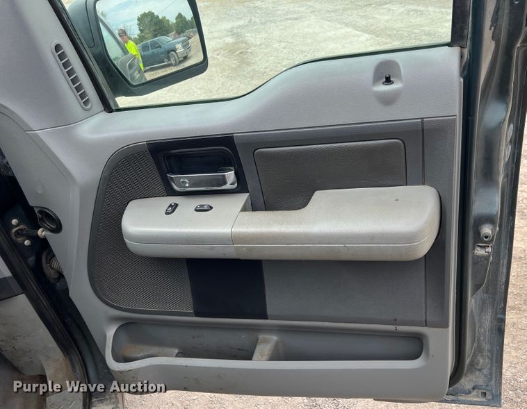 image for item JX9272 2004 Ford F150  SuperCrew pickup truck