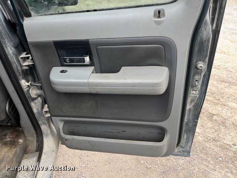 image for item JX9272 2004 Ford F150  SuperCrew pickup truck