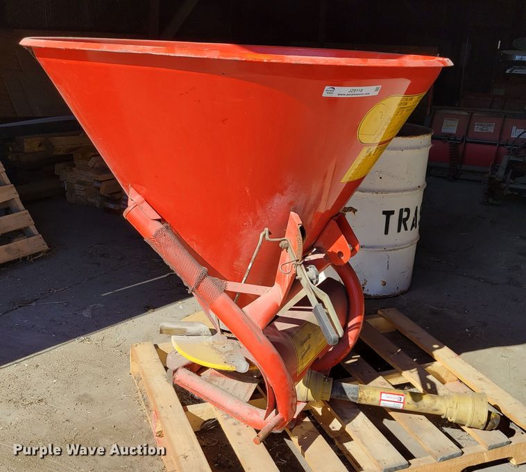 image for item JZ9118 Farm & Country 500  spreader