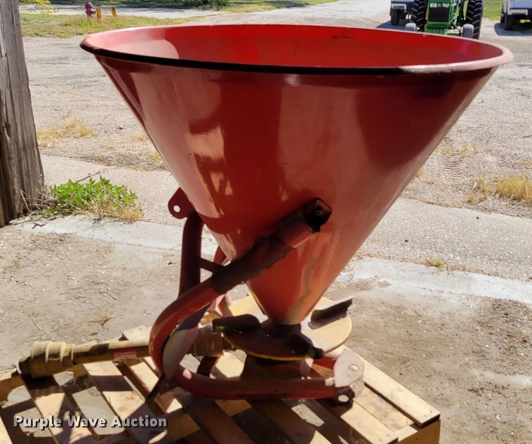 image for item JZ9118 Farm & Country 500  spreader