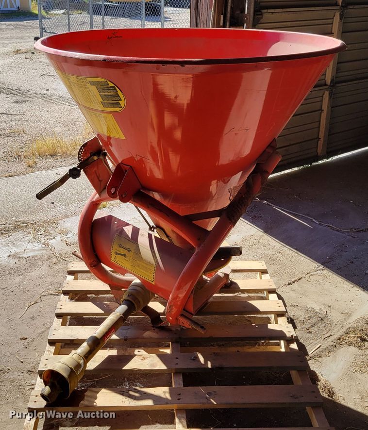 image for item JZ9118 Farm & Country 500  spreader