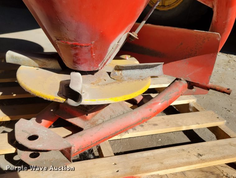 image for item JZ9118 Farm & Country 500  spreader