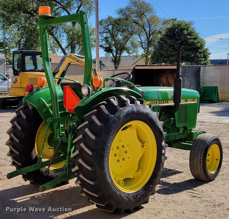 image for item JZ9119 1980 John Deere 950  tractor