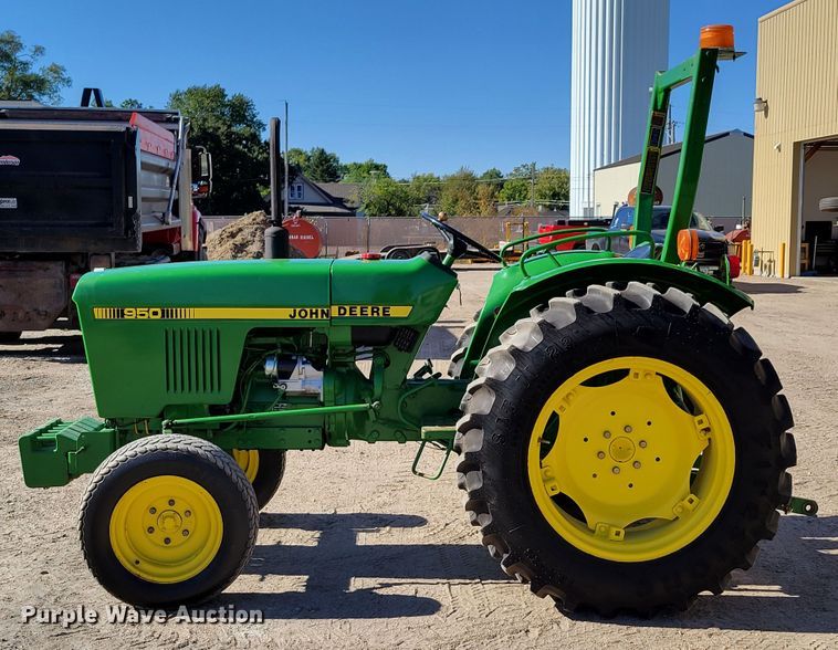 image for item JZ9119 1980 John Deere 950  tractor